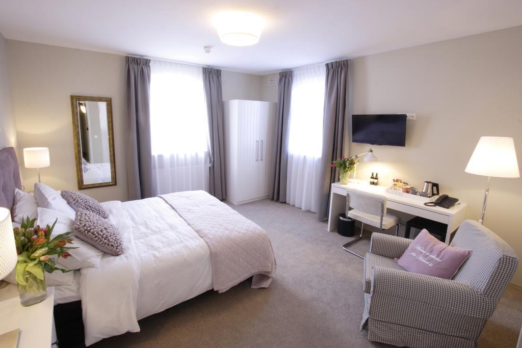 In De Witte Dame Hotel Bar Kitchen Apartments Grubbenvorst Bilik gambar
